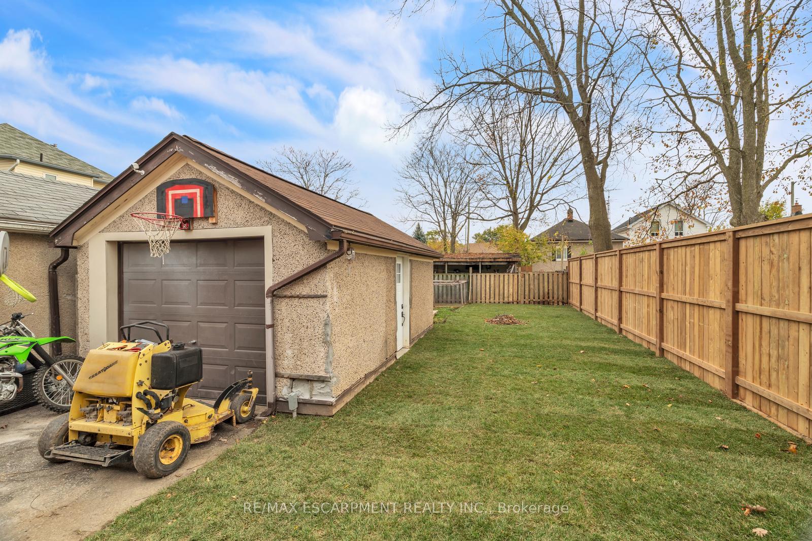 Photo 31 of 120 Vale Avenue, St. Catharines, Downtown — HOMEH