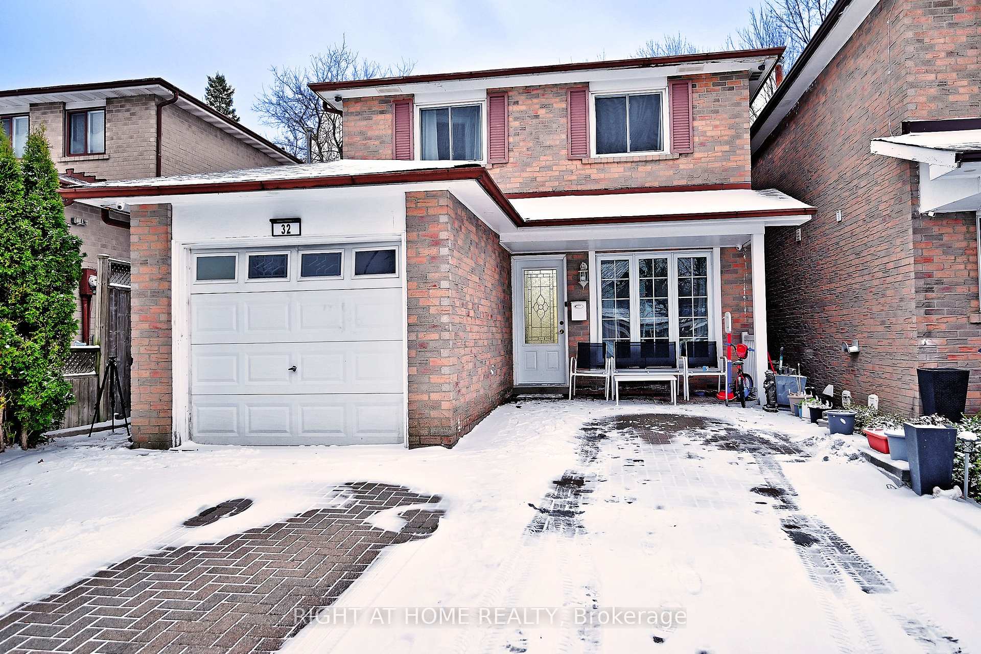 Front of 32 Barrington Crescent