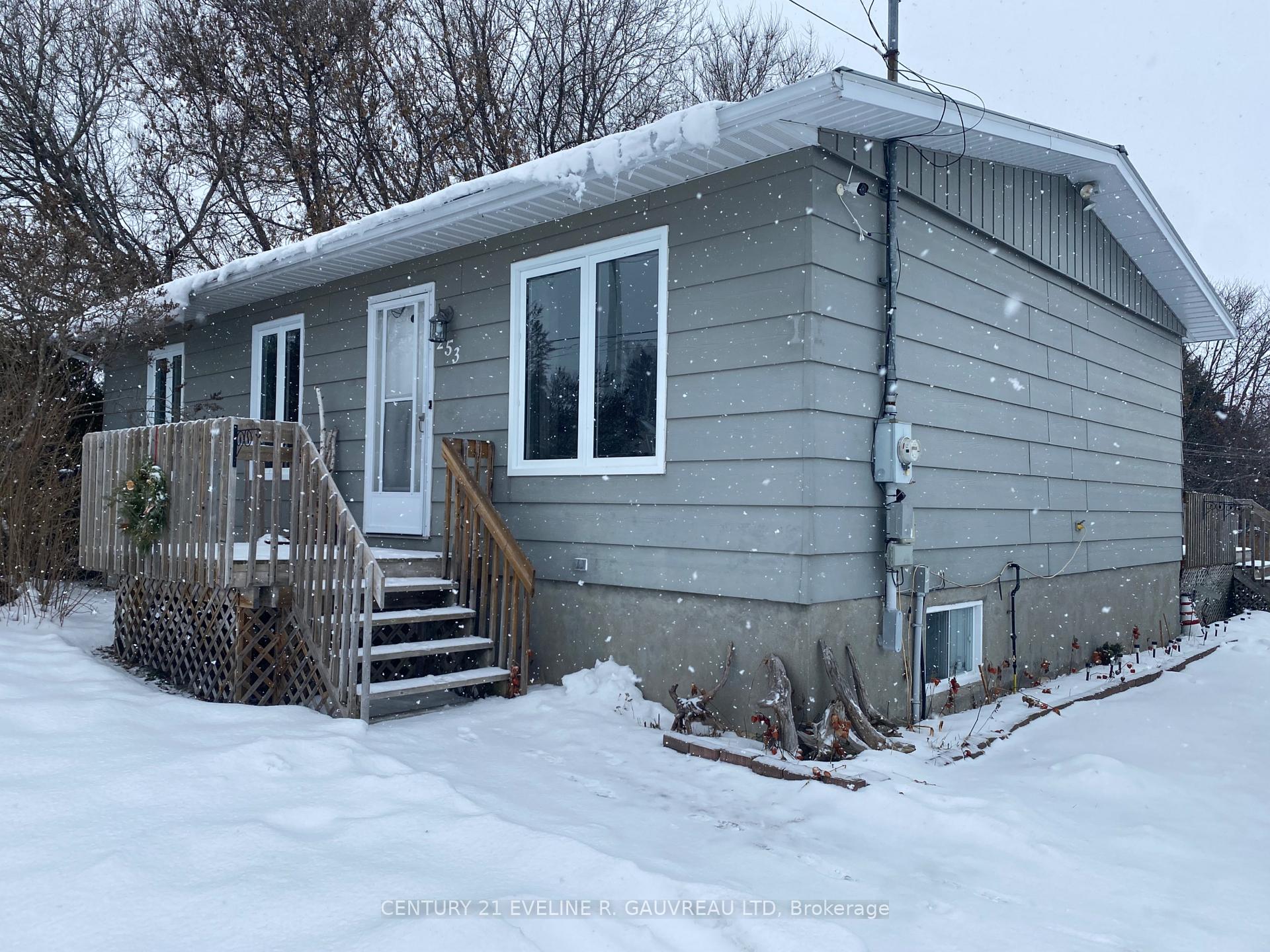 Front of 253 Little Street