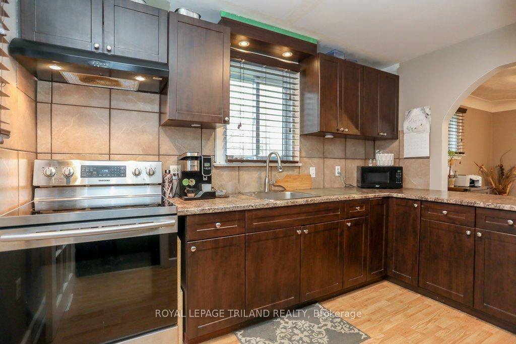 Photo 9 of 152 Hughes Street, St. Thomas — HOMEH