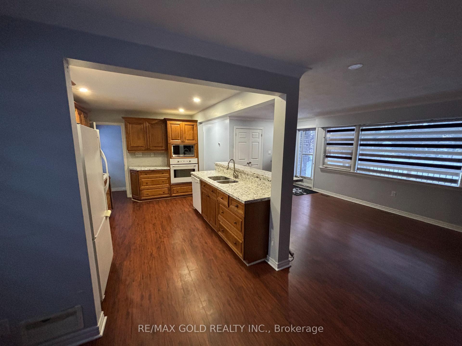 Photo 3 of 2727 Embleton Road, Brampton, Bram West — HOMEH