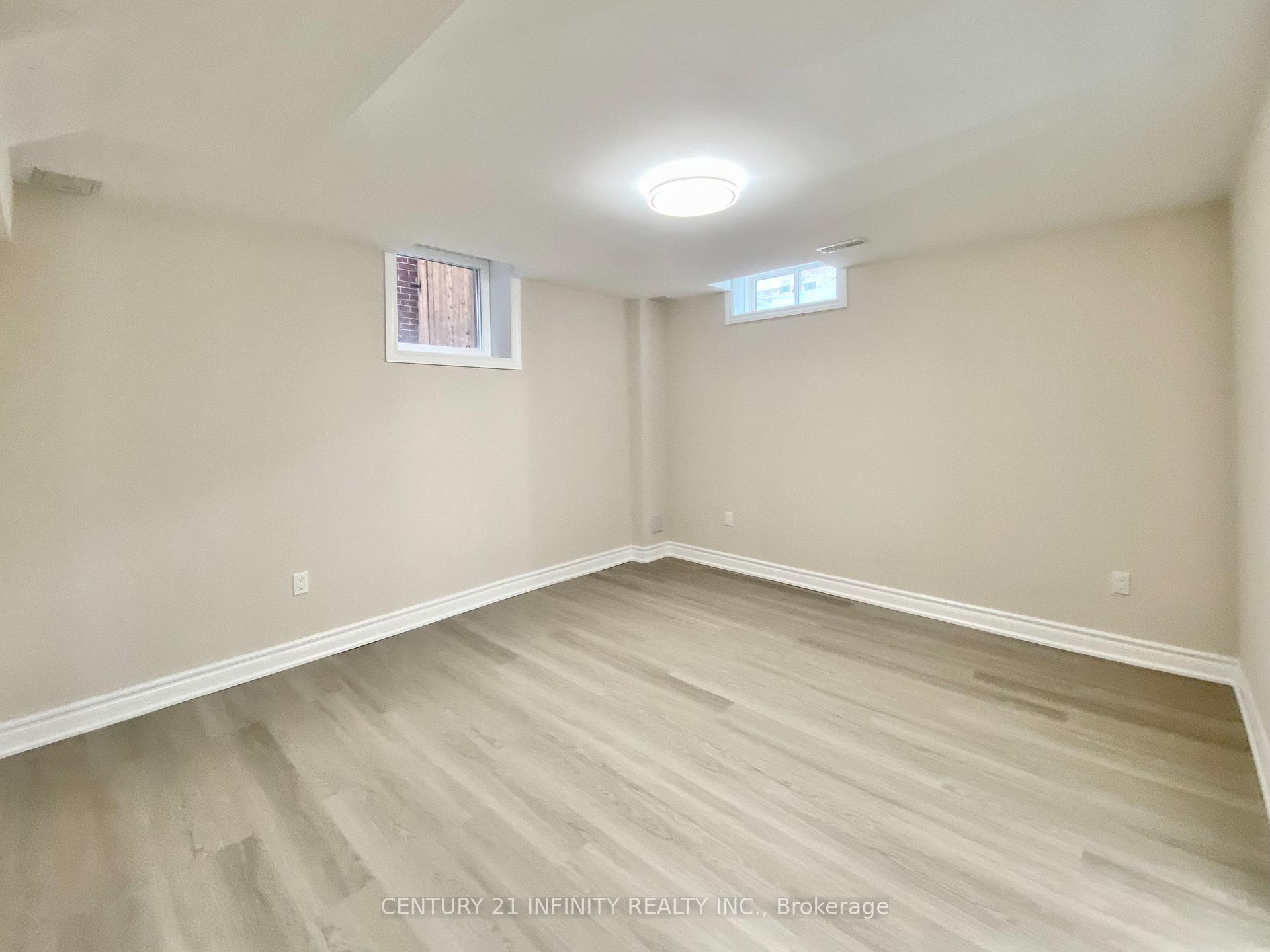 Photo 3 of 33 Grendon Crescent, Brampton, Credit Valley — HOMEH