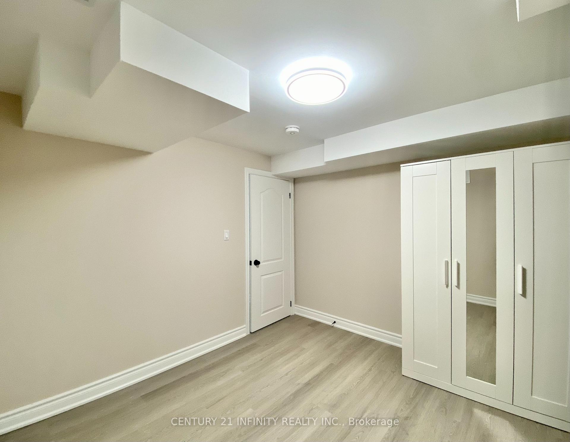 Photo 4 of 33 Grendon Crescent, Brampton, Credit Valley — HOMEH