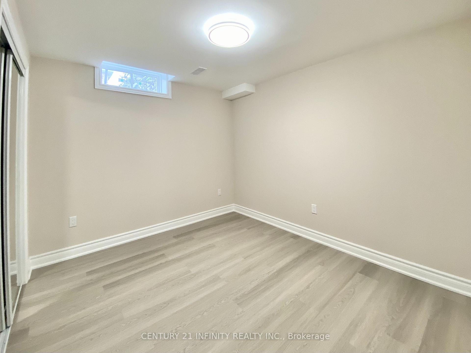 Photo 5 of 33 Grendon Crescent, Brampton, Credit Valley — HOMEH