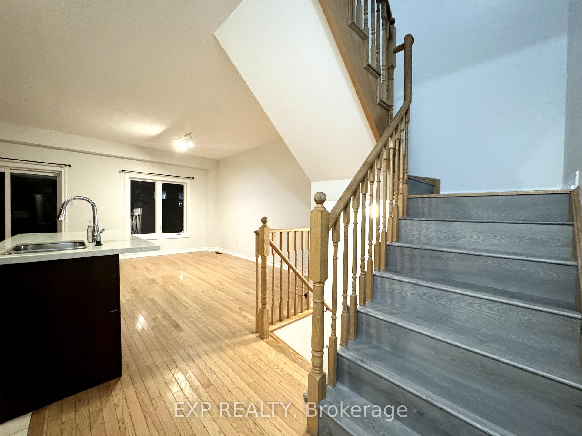 Photo 3 of 84 Crumlin Crescent, Brampton, Credit Valley — HOMEH
