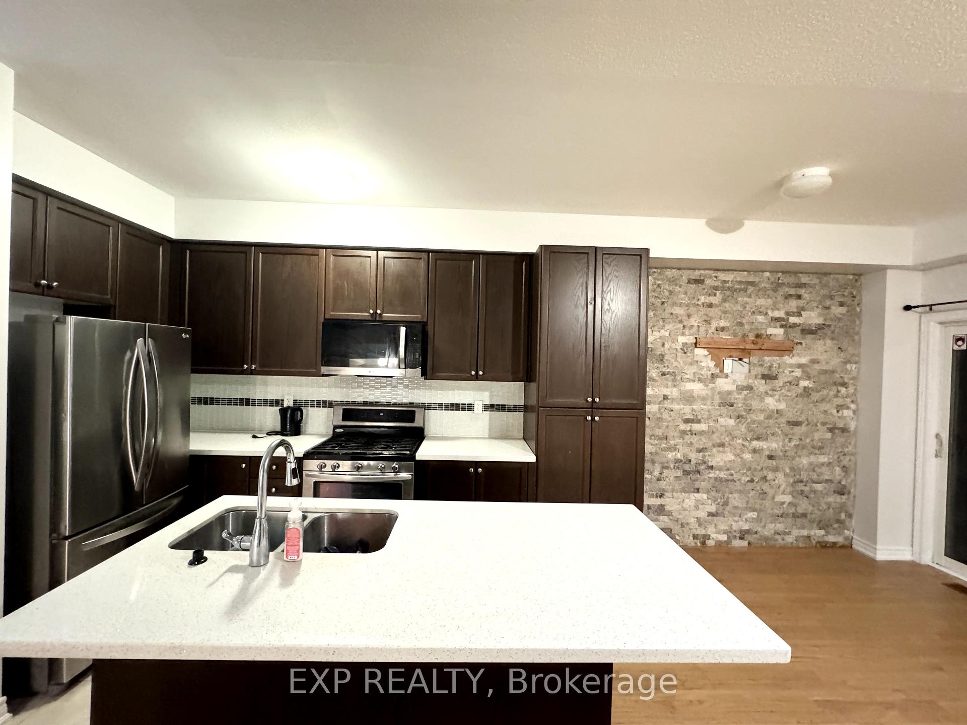 Photo 4 of 84 Crumlin Crescent, Brampton, Credit Valley — HOMEH