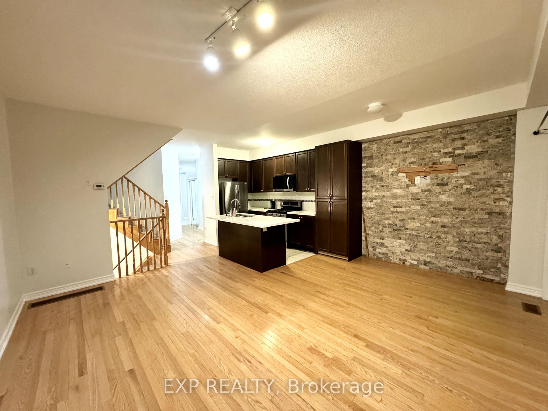 Photo 5 of 84 Crumlin Crescent, Brampton, Credit Valley — HOMEH