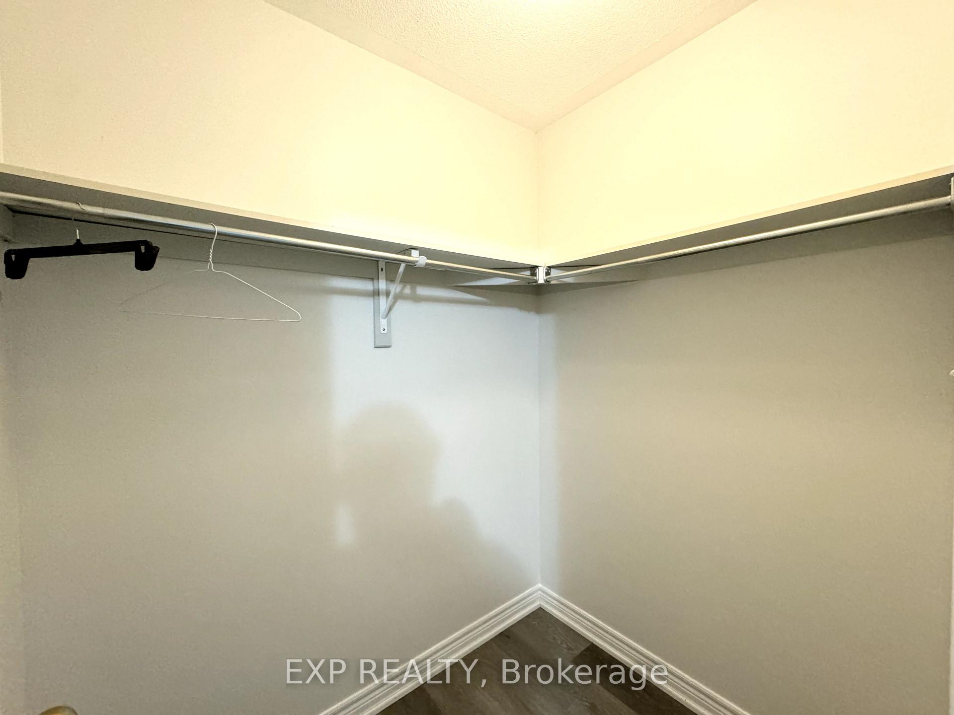 Photo 11 of 84 Crumlin Crescent, Brampton, Credit Valley — HOMEH