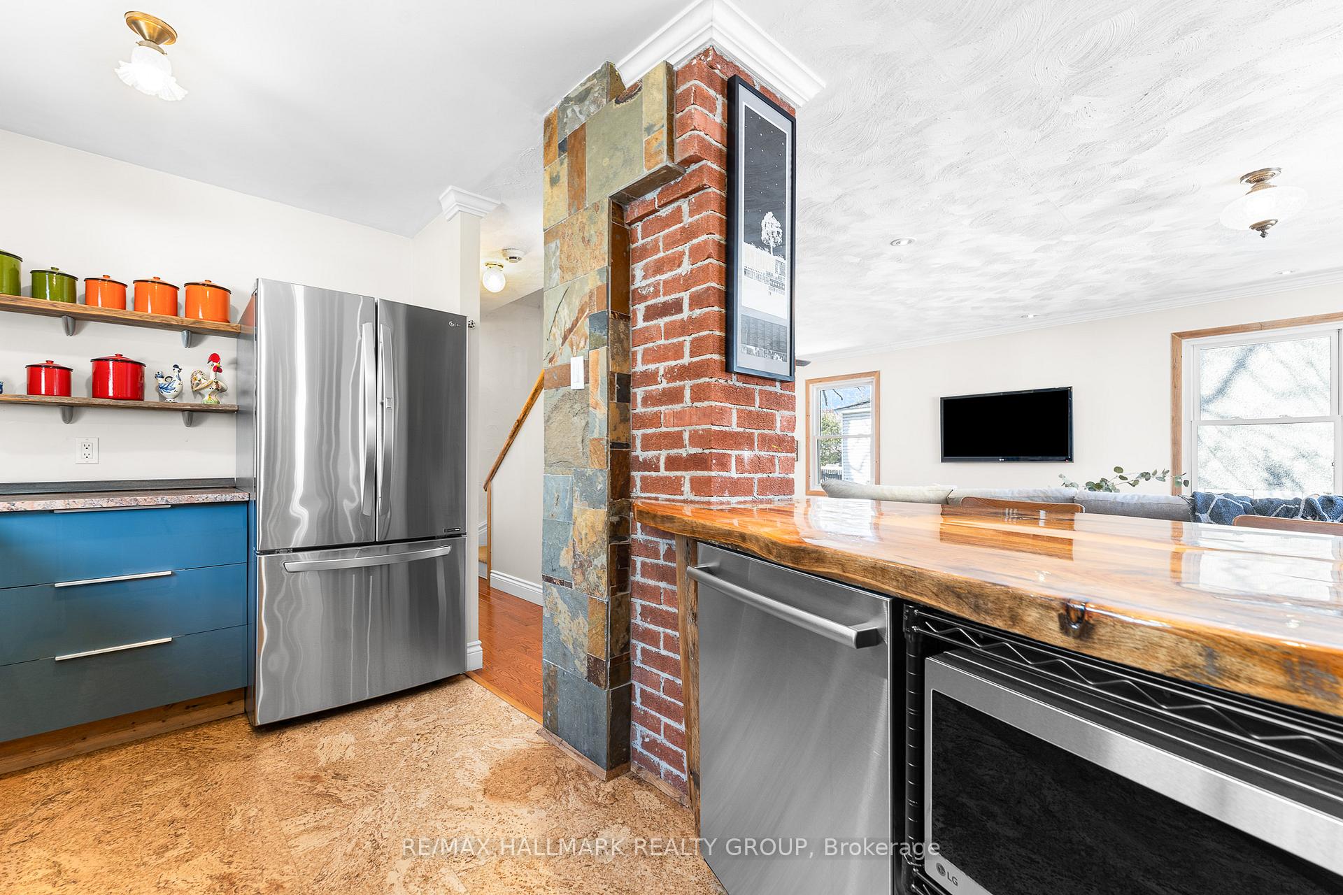 Photo 18 of 79 Crown Crescent, Ottawa, Carlington — HOMEH