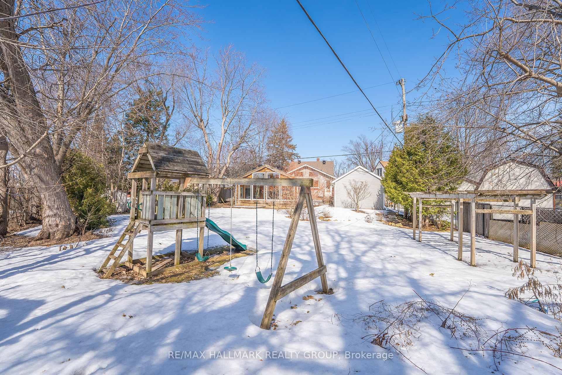 Photo 35 of 79 Crown Crescent, Ottawa, Carlington — HOMEH