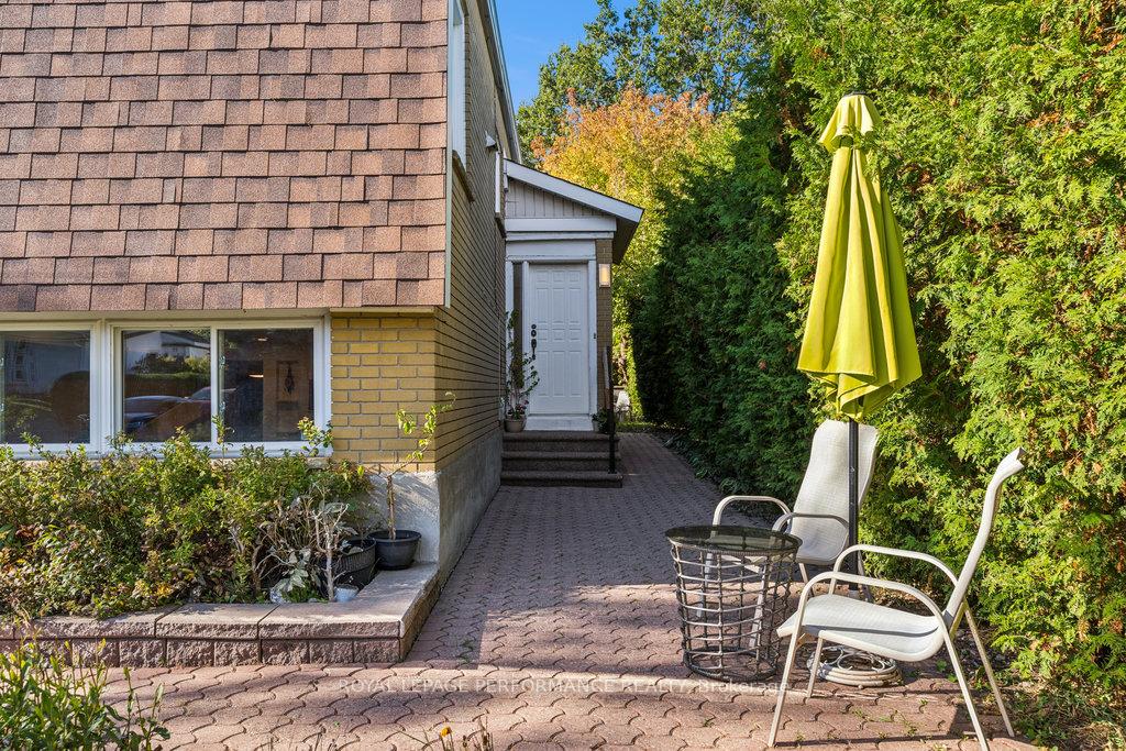 Photo 3 of 17 Mulvagh Avenue, Ottawa, Borden Farm/Stewart Farm/Carleton Heights/Parkwood Hills — HOMEH
