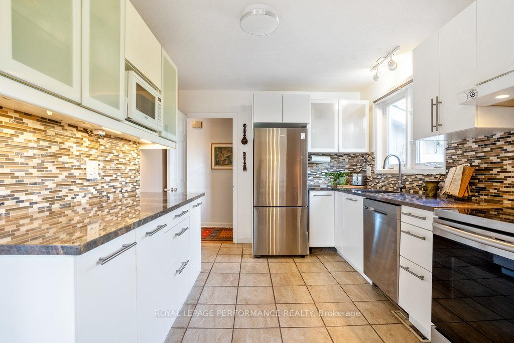 Photo 5 of 17 Mulvagh Avenue, Ottawa, Borden Farm/Stewart Farm/Carleton Heights/Parkwood Hills — HOMEH