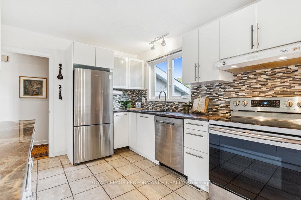 Photo 8 of 17 Mulvagh Avenue, Ottawa, Borden Farm/Stewart Farm/Carleton Heights/Parkwood Hills — HOMEH