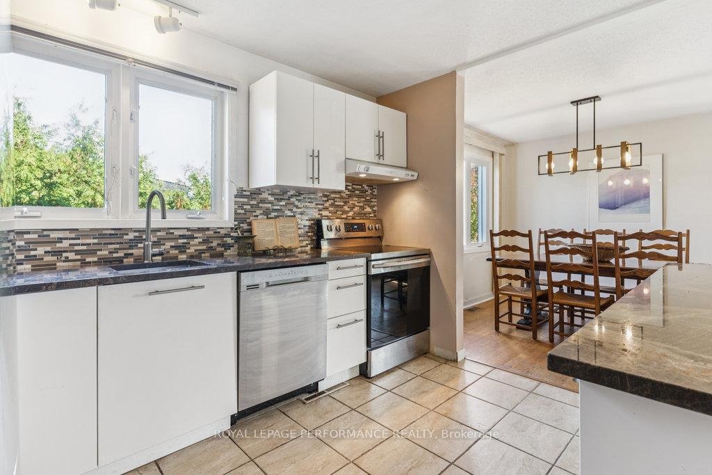 Photo 6 of 17 Mulvagh Avenue, Ottawa, Borden Farm/Stewart Farm/Carleton Heights/Parkwood Hills — HOMEH