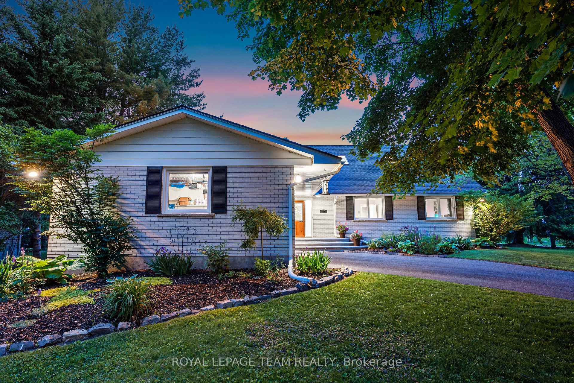 Photo 2 of 37 Promenade Avenue, Ottawa, Pineglen/Country Place — HOMEH