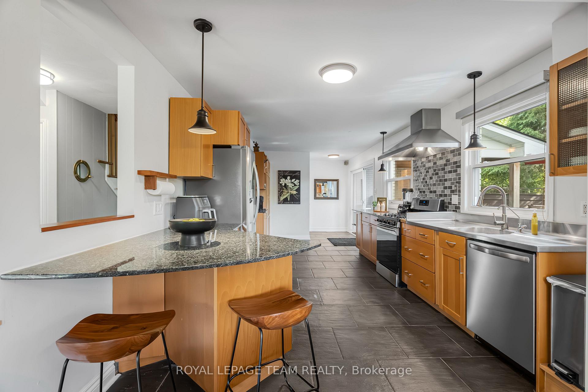 Photo 11 of 37 Promenade Avenue, Ottawa, Pineglen/Country Place — HOMEH