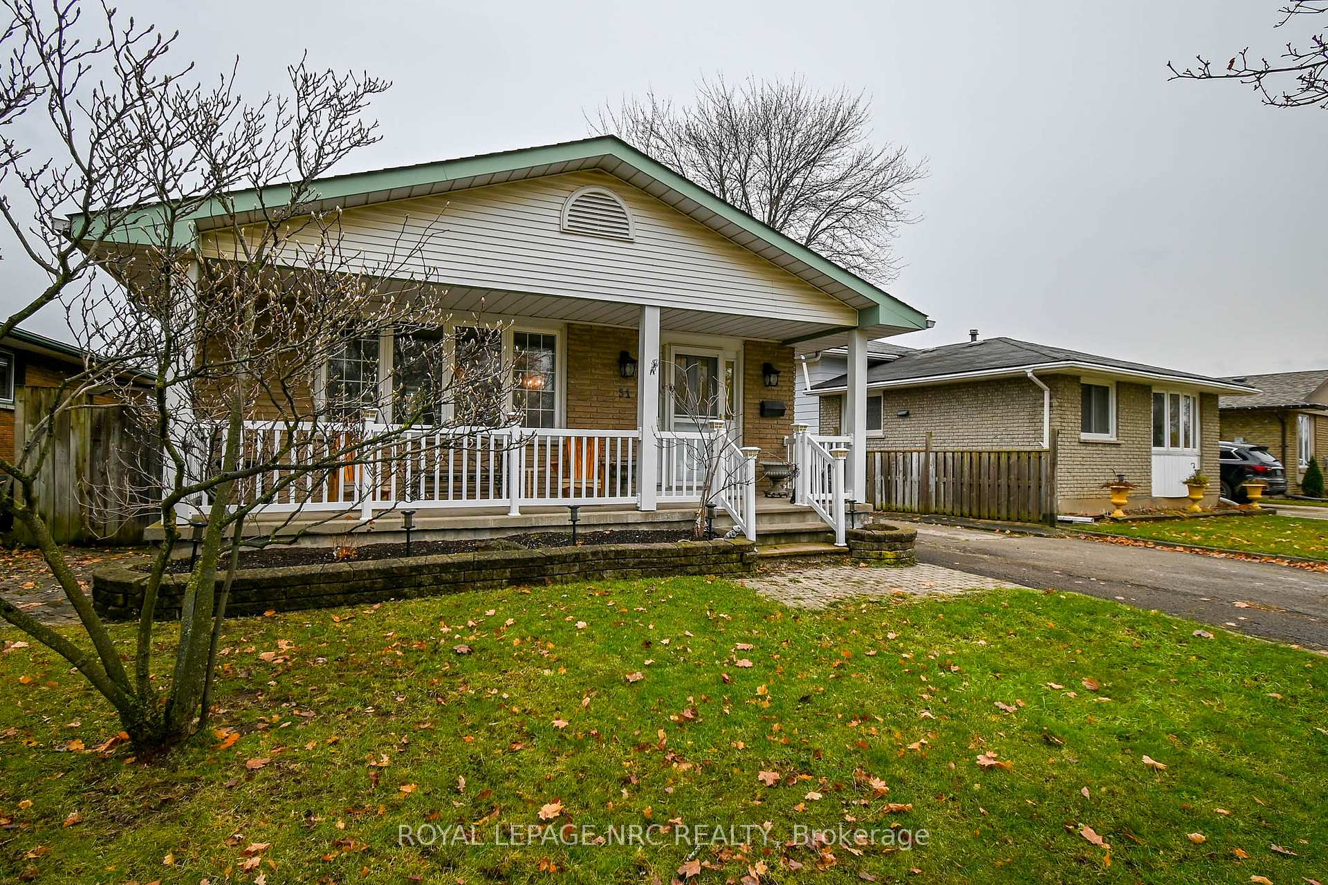 Photo 2 of 31 Loraine Drive, St. Catharines, Oakdale — HOMEH