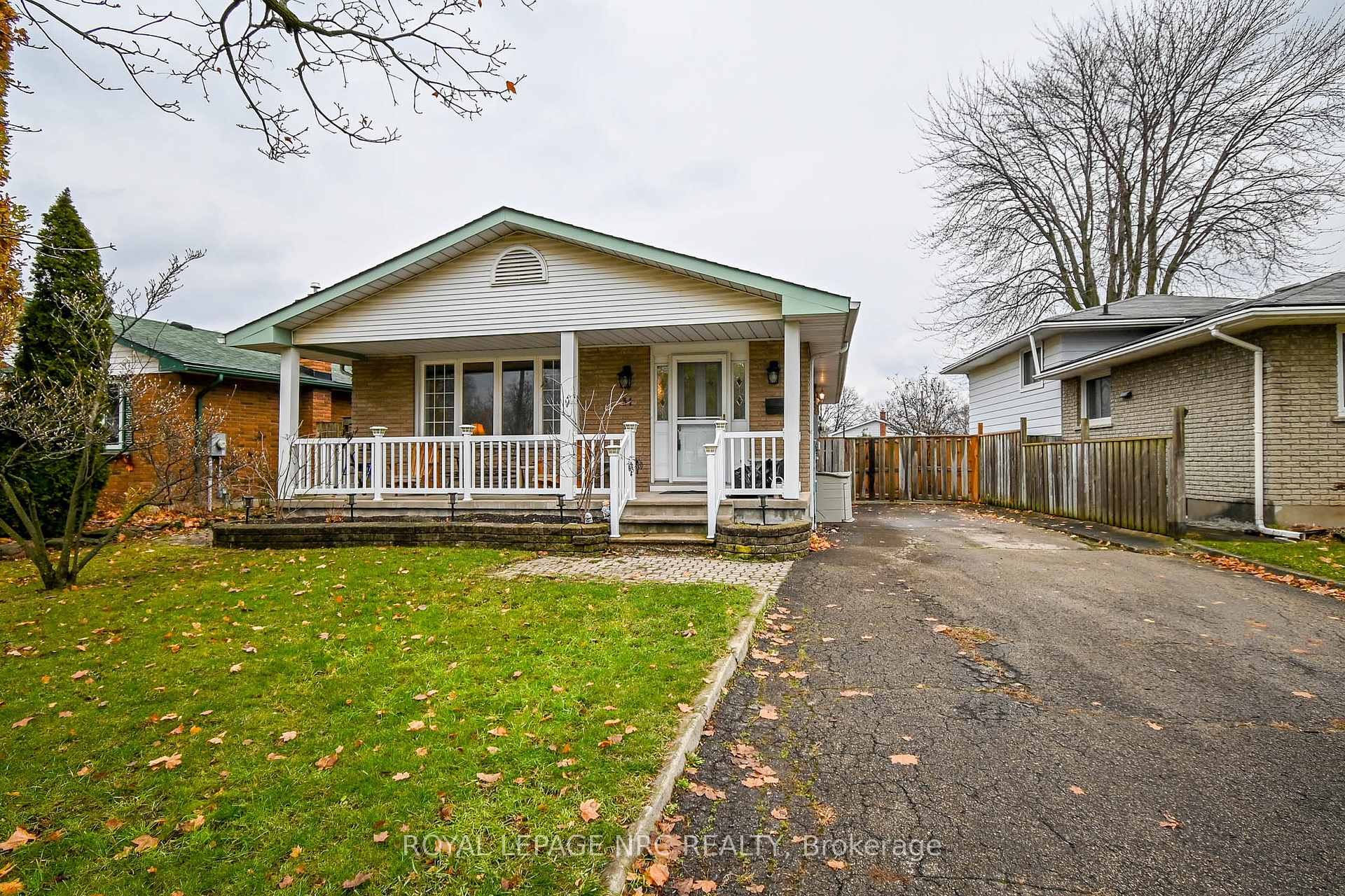 Photo 3 of 31 Loraine Drive, St. Catharines, Oakdale — HOMEH