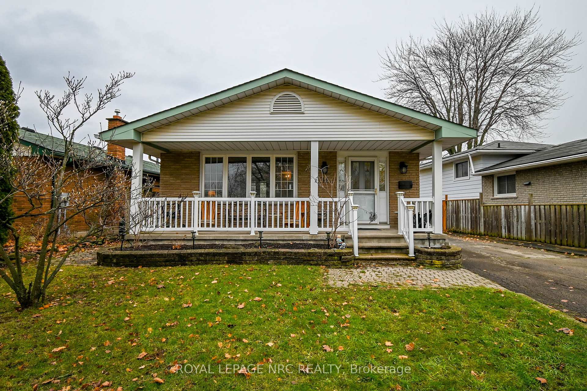 Photo 4 of 31 Loraine Drive, St. Catharines, Oakdale — HOMEH