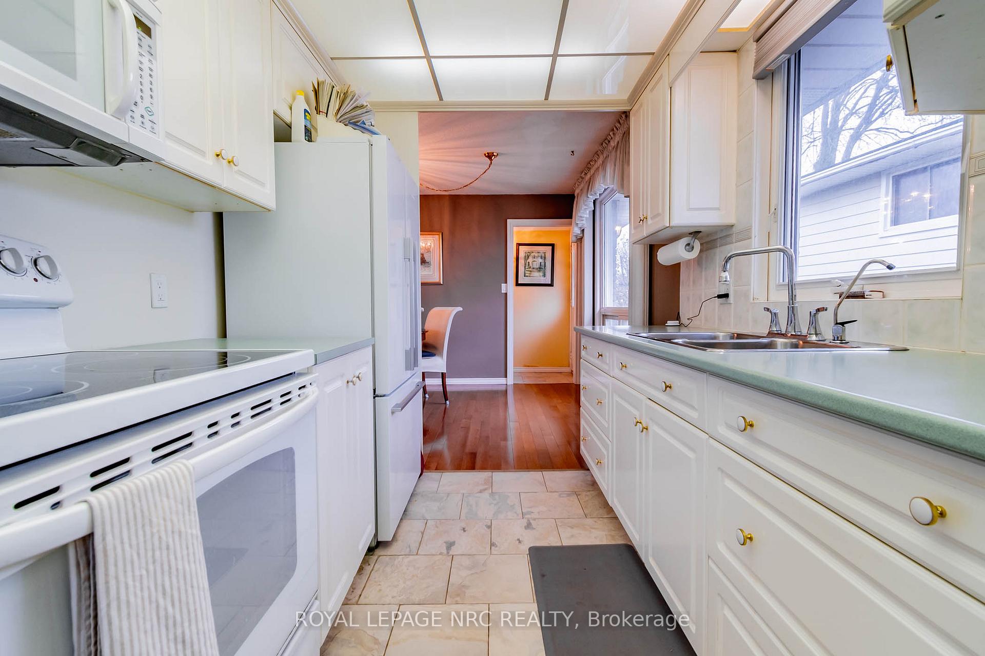 Photo 6 of 31 Loraine Drive, St. Catharines, Oakdale — HOMEH