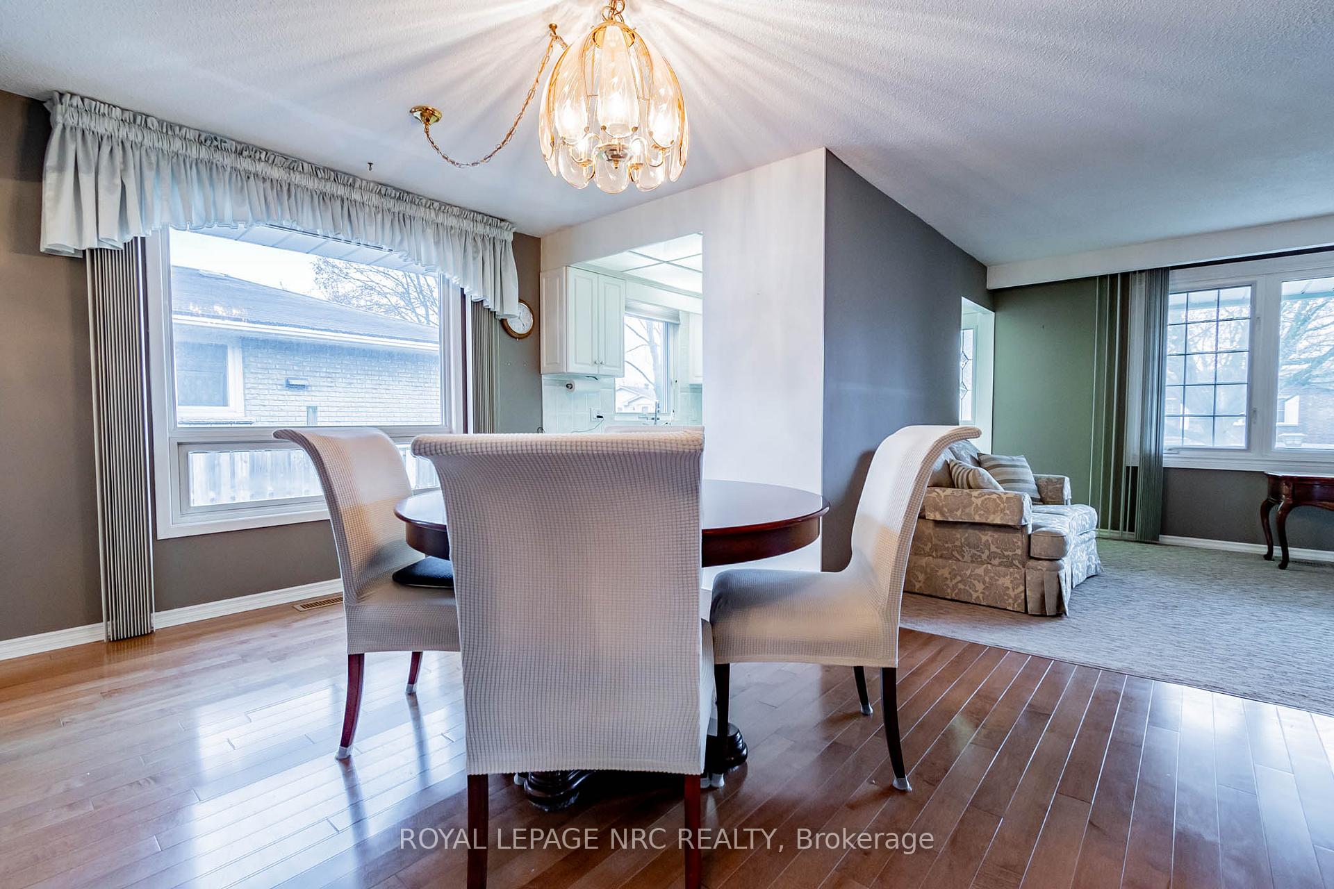 Photo 9 of 31 Loraine Drive, St. Catharines, Oakdale — HOMEH