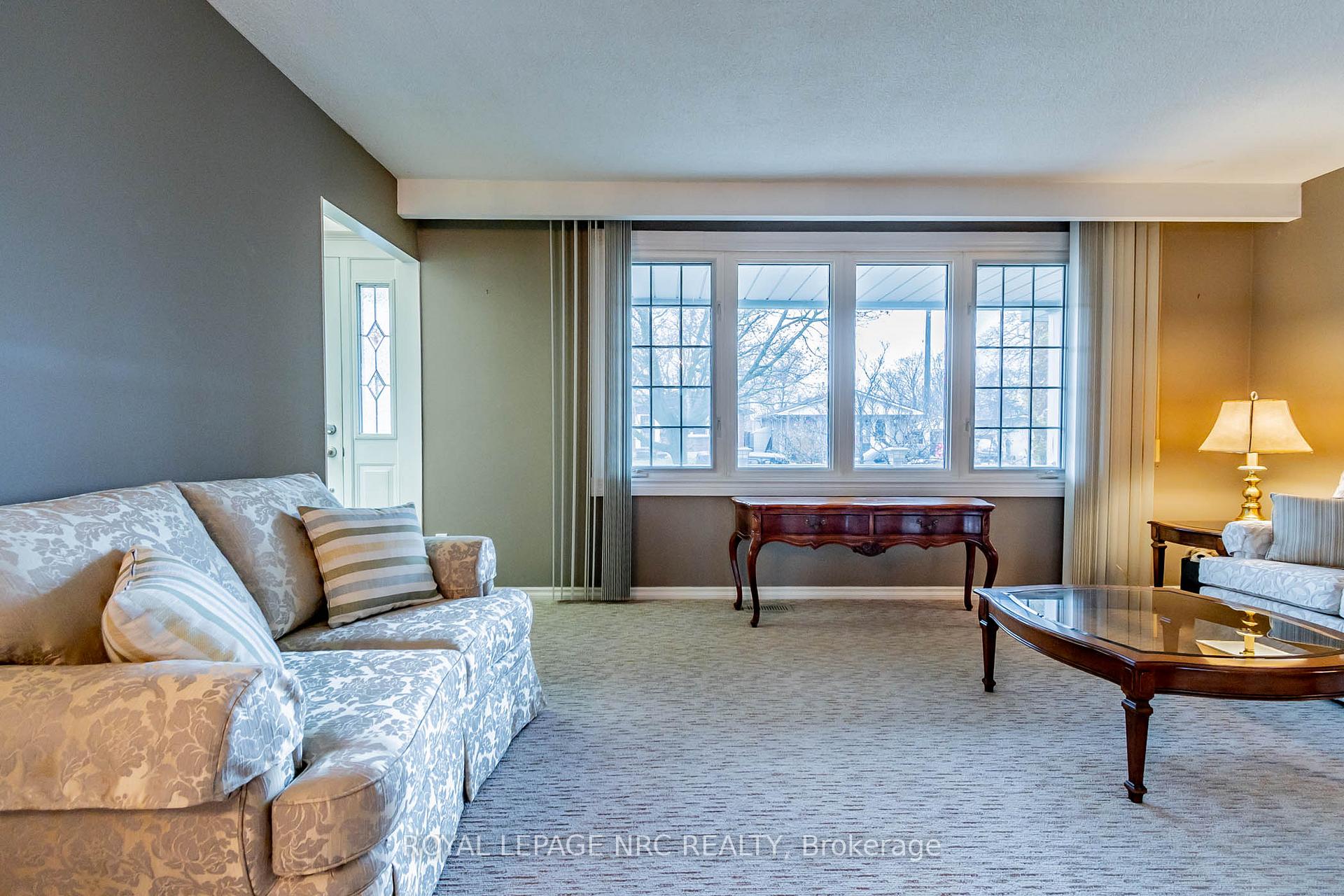 Photo 10 of 31 Loraine Drive, St. Catharines, Oakdale — HOMEH