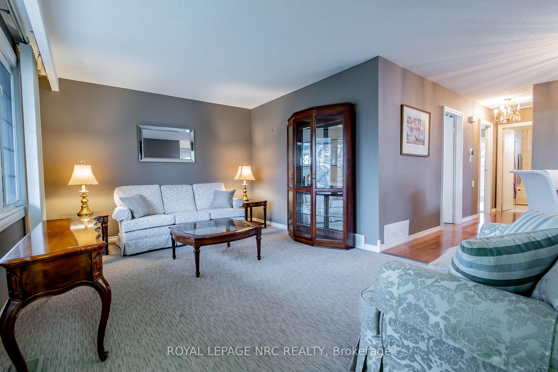 Photo 13 of 31 Loraine Drive, St. Catharines, Oakdale — HOMEH