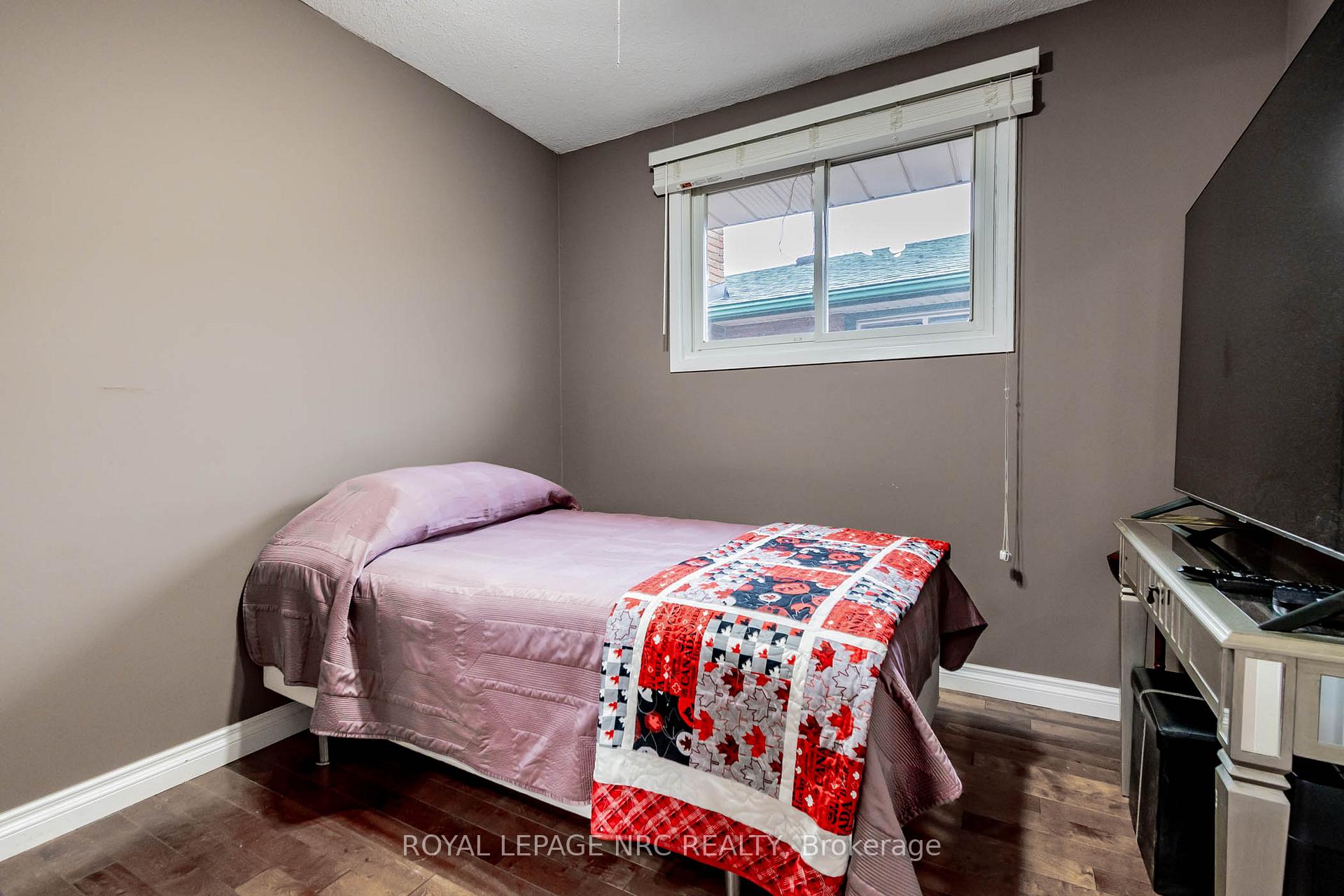 Photo 17 of 31 Loraine Drive, St. Catharines, Oakdale — HOMEH