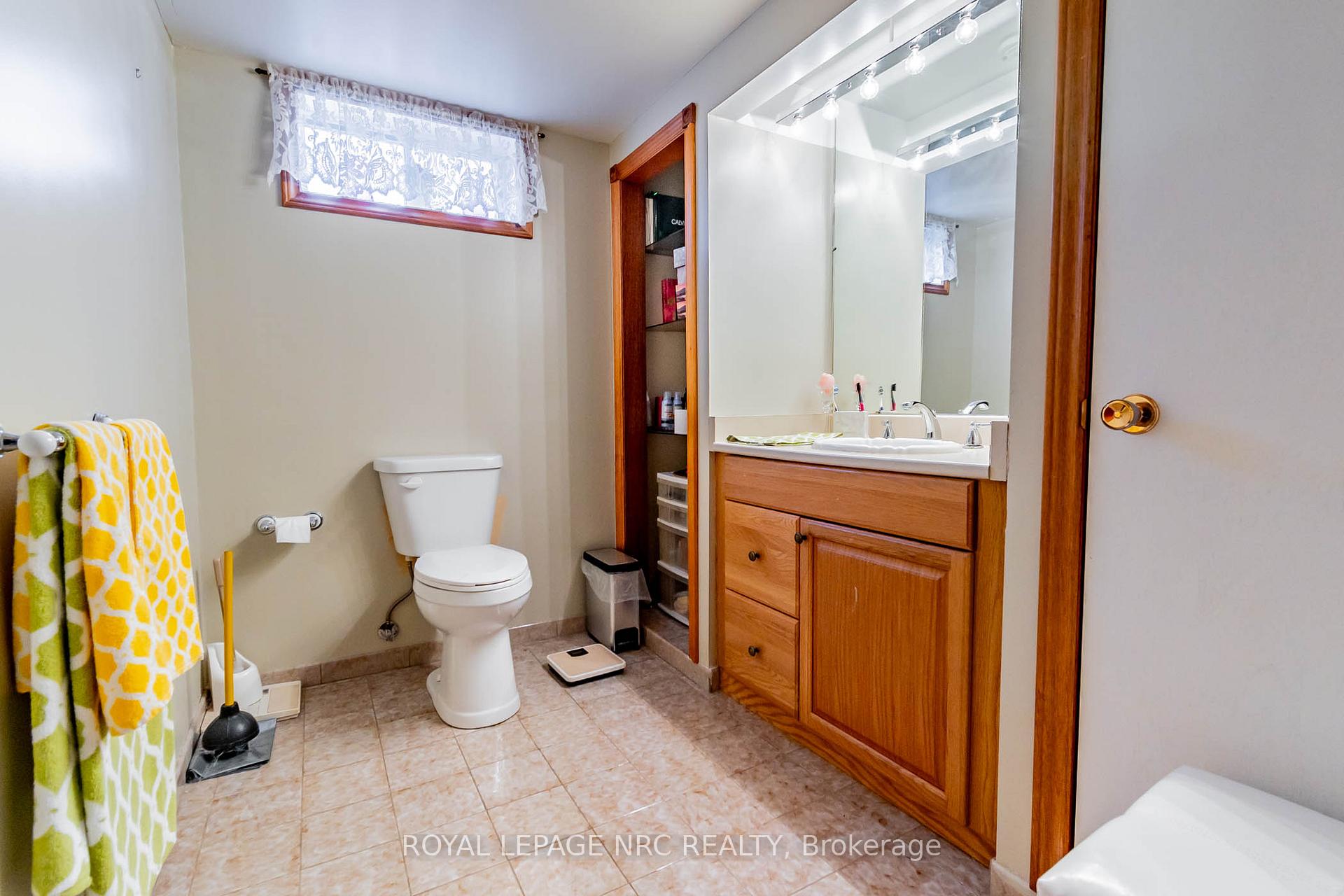 Photo 23 of 31 Loraine Drive, St. Catharines, Oakdale — HOMEH