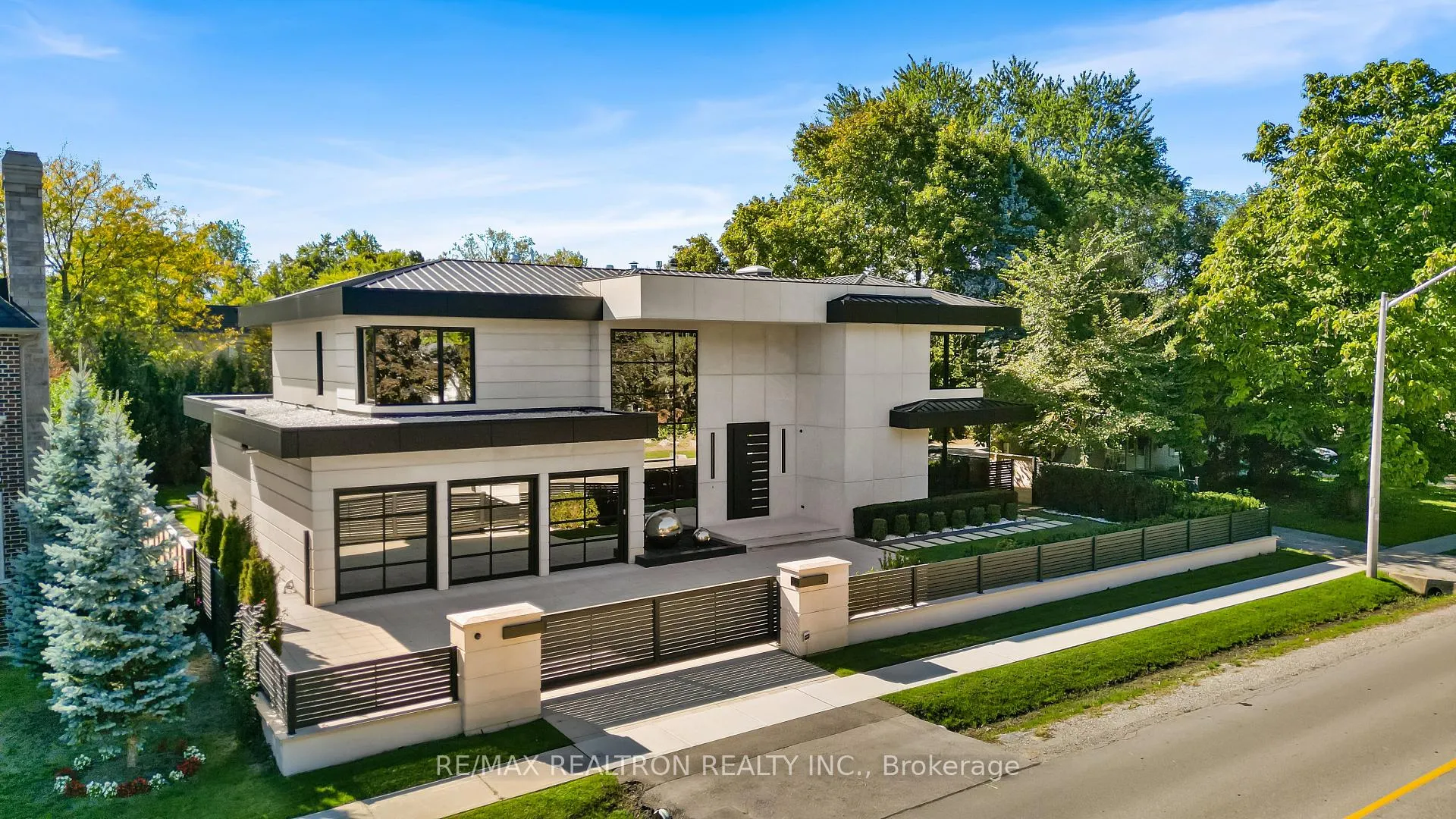 Photo 1 of 32 Laureleaf Road, Markham, Bayview Glen — HOMEH