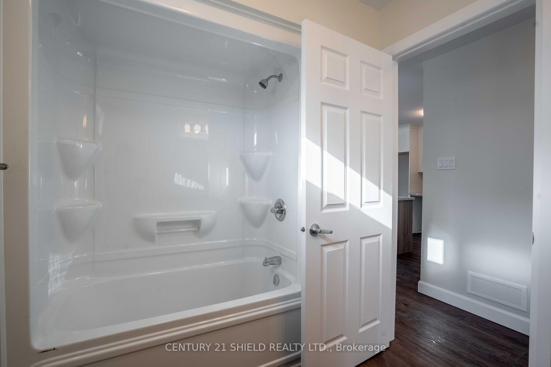 Photo 15 of 301 Kooiman Avenue, Cornwall — HOMEH