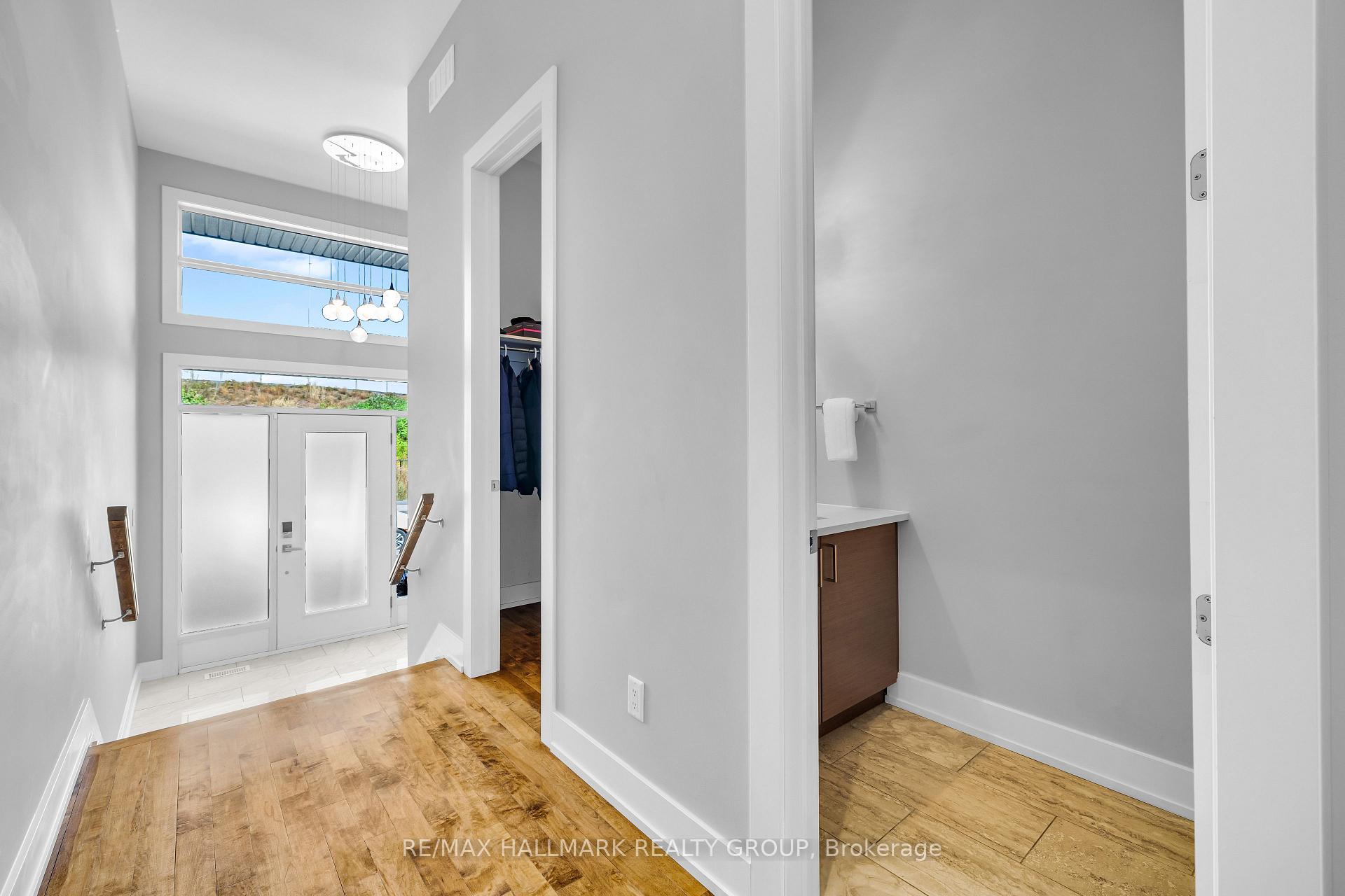 Photo 3 of 42B Young Street, Ottawa, West Centre Town — HOMEH