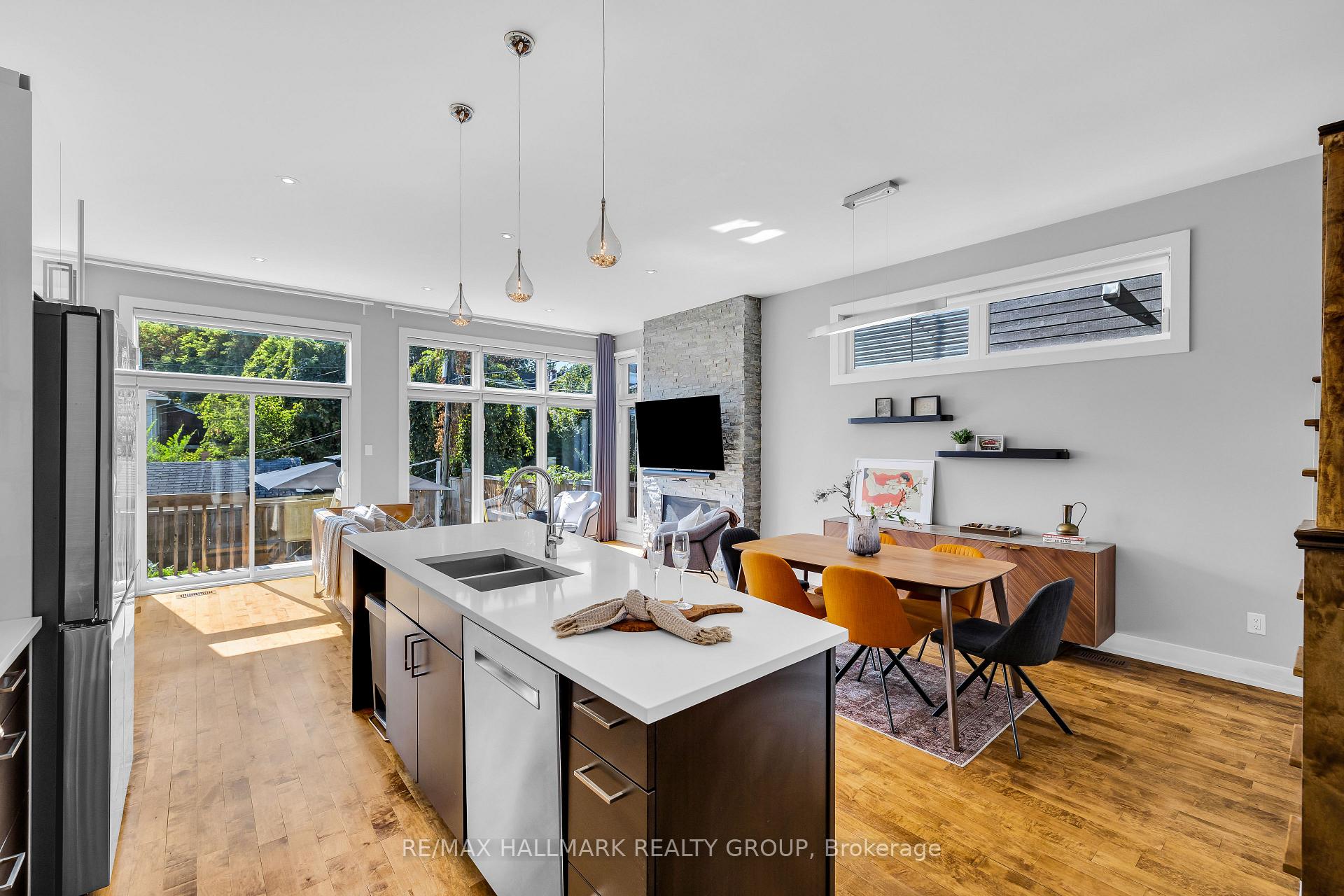 Photo 2 of 42B Young Street, Ottawa, West Centre Town — HOMEH