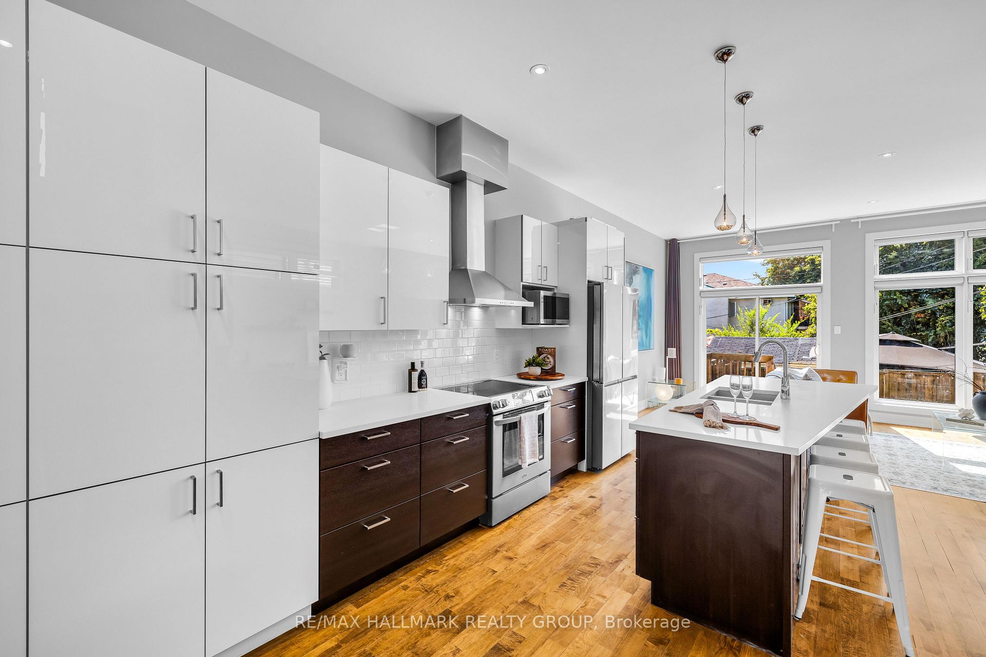 Photo 4 of 42B Young Street, Ottawa, West Centre Town — HOMEH