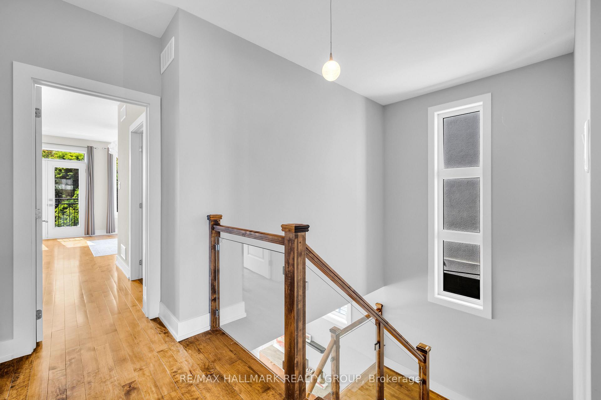 Photo 10 of 42B Young Street, Ottawa, West Centre Town — HOMEH