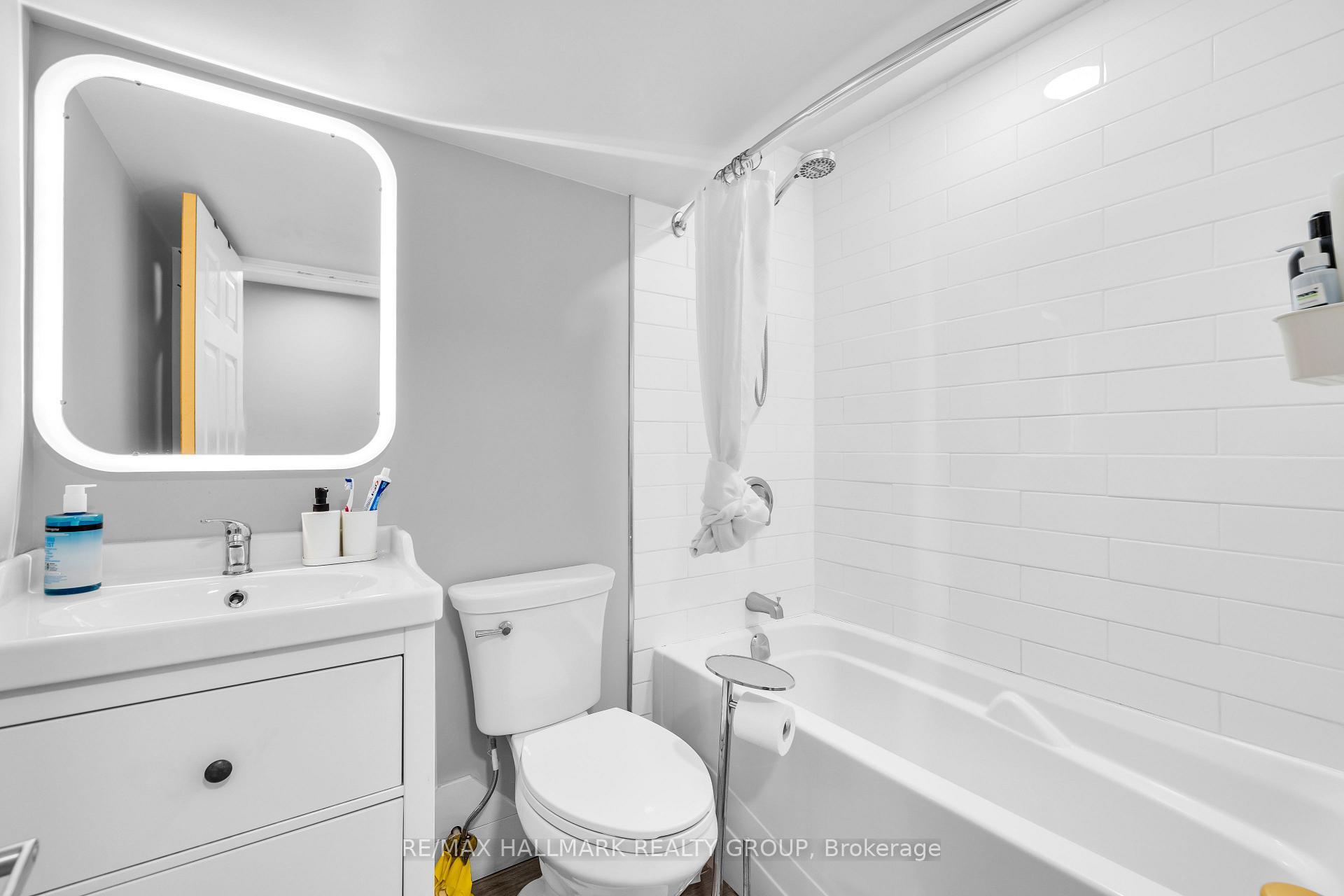Photo 23 of 42B Young Street, Ottawa, West Centre Town — HOMEH