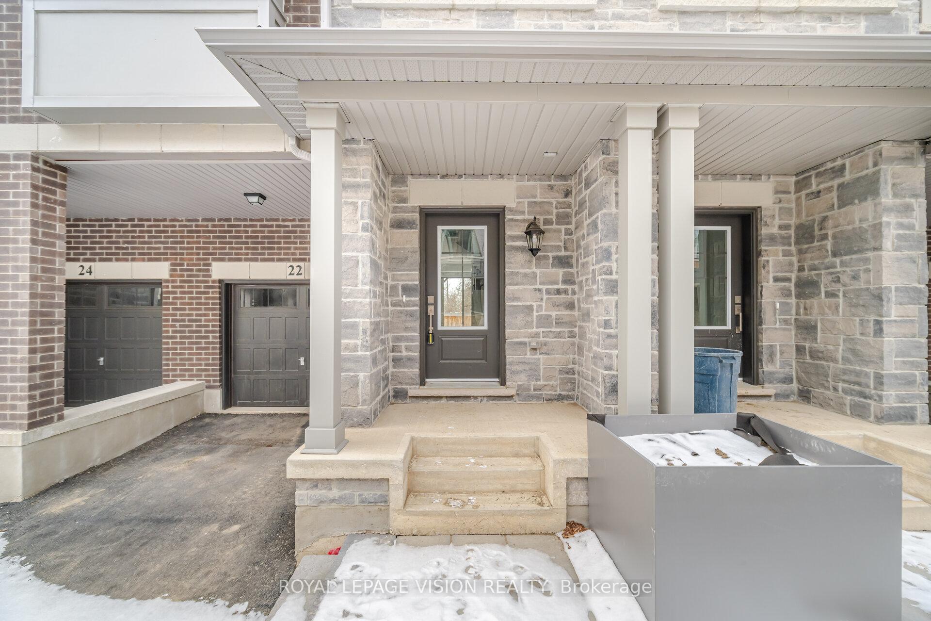 Photo 3 of 22 Folcroft Street, Brampton, Credit Valley — HOMEH