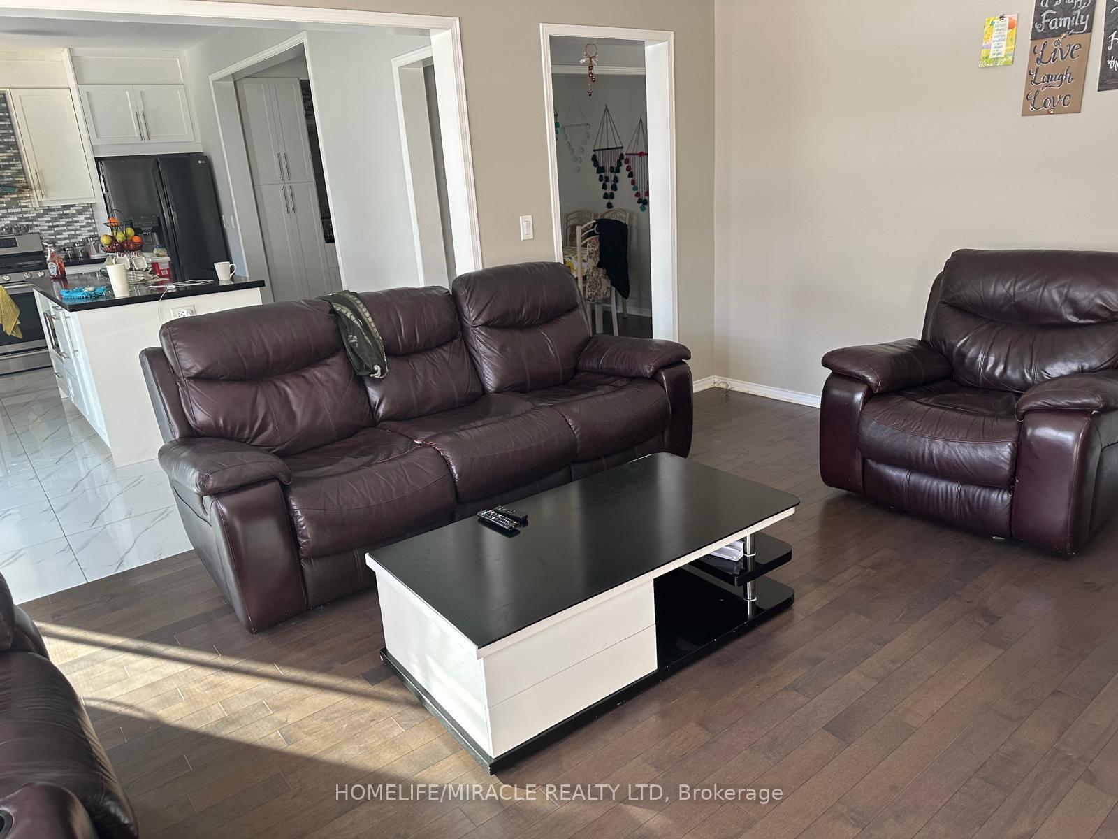 Photo 4 of Unit Main, 3 Tanvalley Drive, Brampton, Fletcher's Meadow — HOMEH