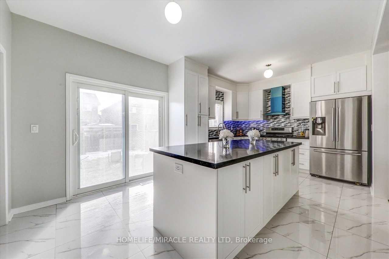 Photo 7 of Unit Main, 3 Tanvalley Drive, Brampton, Fletcher's Meadow — HOMEH