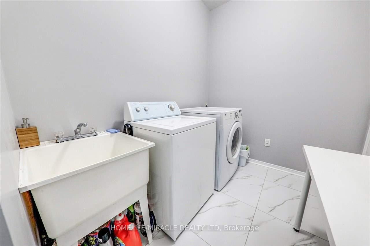 Photo 9 of Unit Main, 3 Tanvalley Drive, Brampton, Fletcher's Meadow — HOMEH