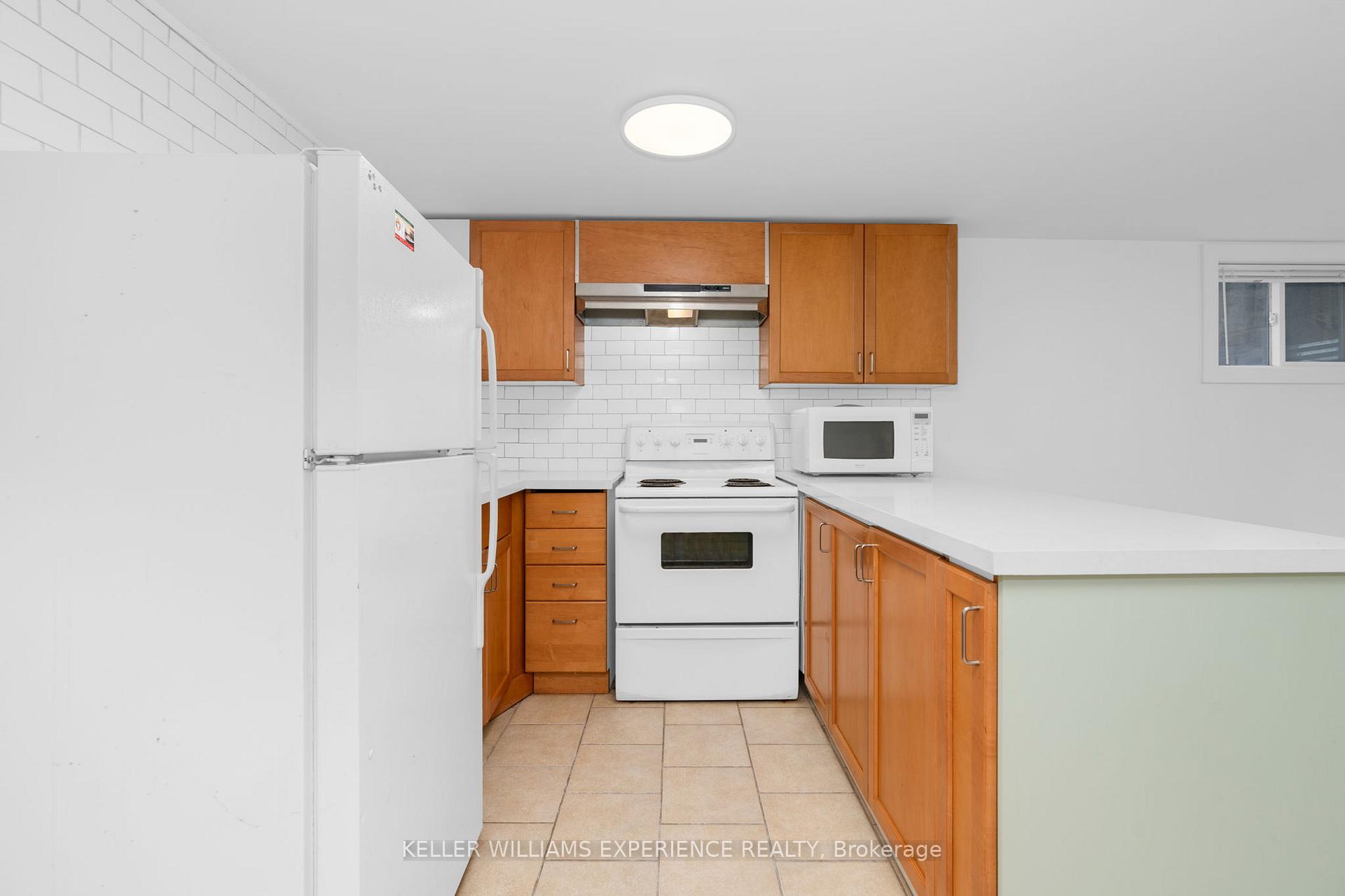 Photo 2 of Unit Unit 1, 29 Parkdale Crescent, Barrie, Wellington — HOMEH