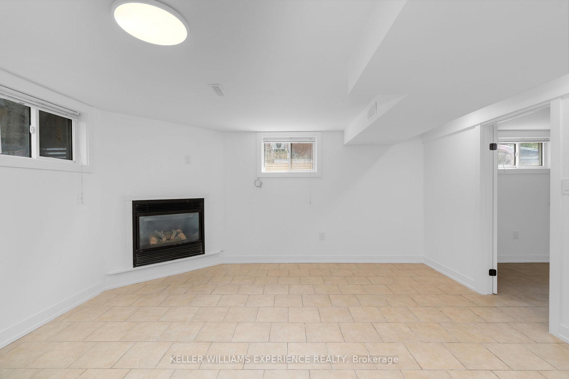 Photo 5 of Unit Unit 1, 29 Parkdale Crescent, Barrie, Wellington — HOMEH