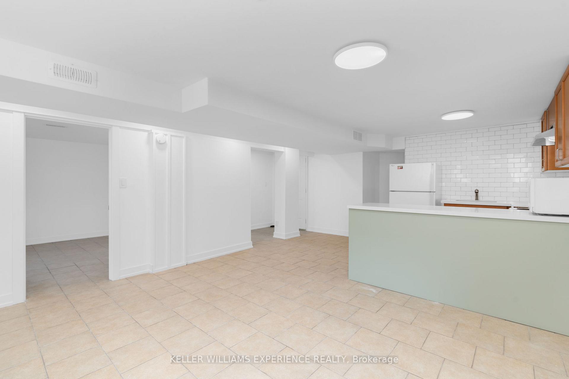 Photo 4 of Unit Unit 1, 29 Parkdale Crescent, Barrie, Wellington — HOMEH