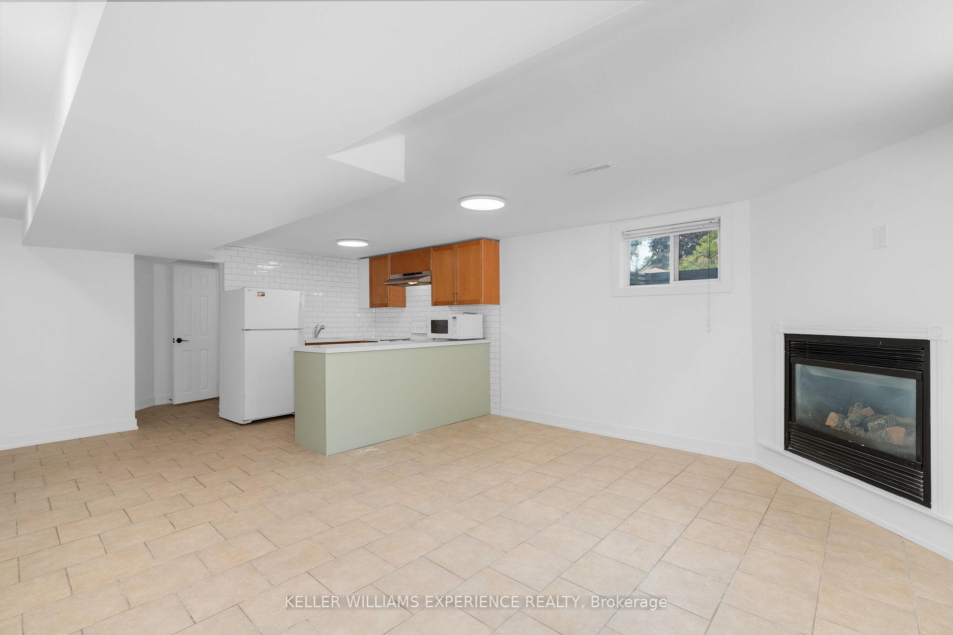 Photo 7 of Unit Unit 1, 29 Parkdale Crescent, Barrie, Wellington — HOMEH