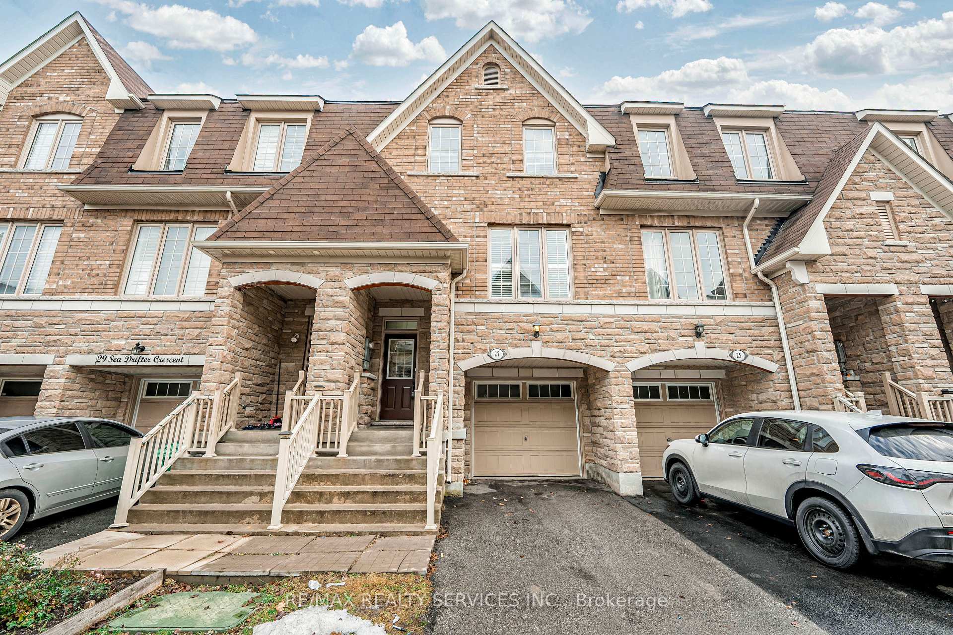 Front of 27 Sea Drifter Crescent