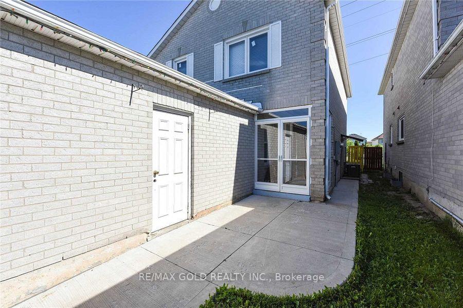 Photo 2 of 59 Meadowlark Drive, Brampton, Fletcher's Creek South — HOMEH