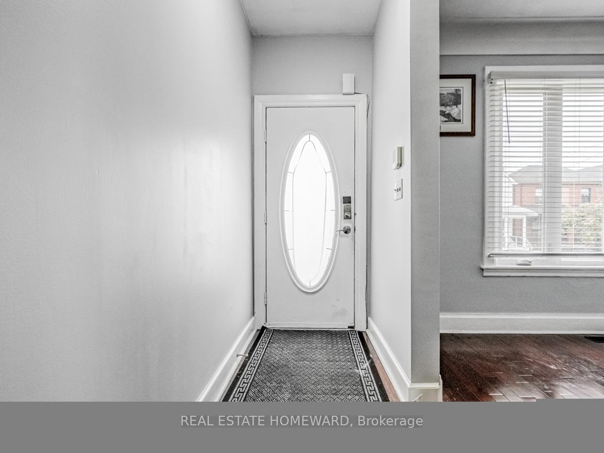 Photo 3 of 34 Fairview Avenue, Hamilton, Crown Point — HOMEH