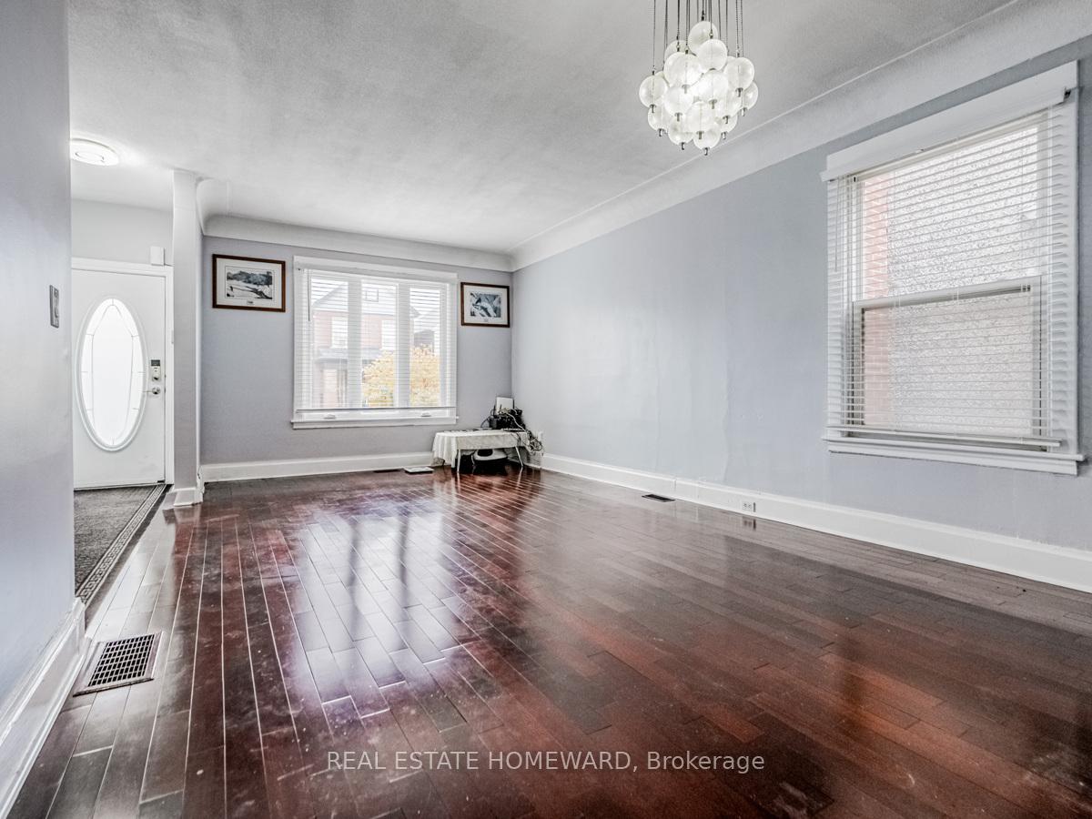 Photo 10 of 34 Fairview Avenue, Hamilton, Crown Point — HOMEH