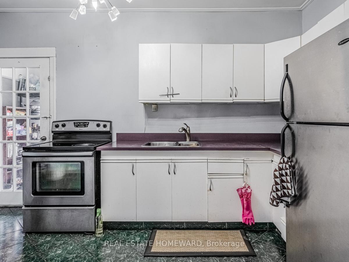 Photo 11 of 34 Fairview Avenue, Hamilton, Crown Point — HOMEH