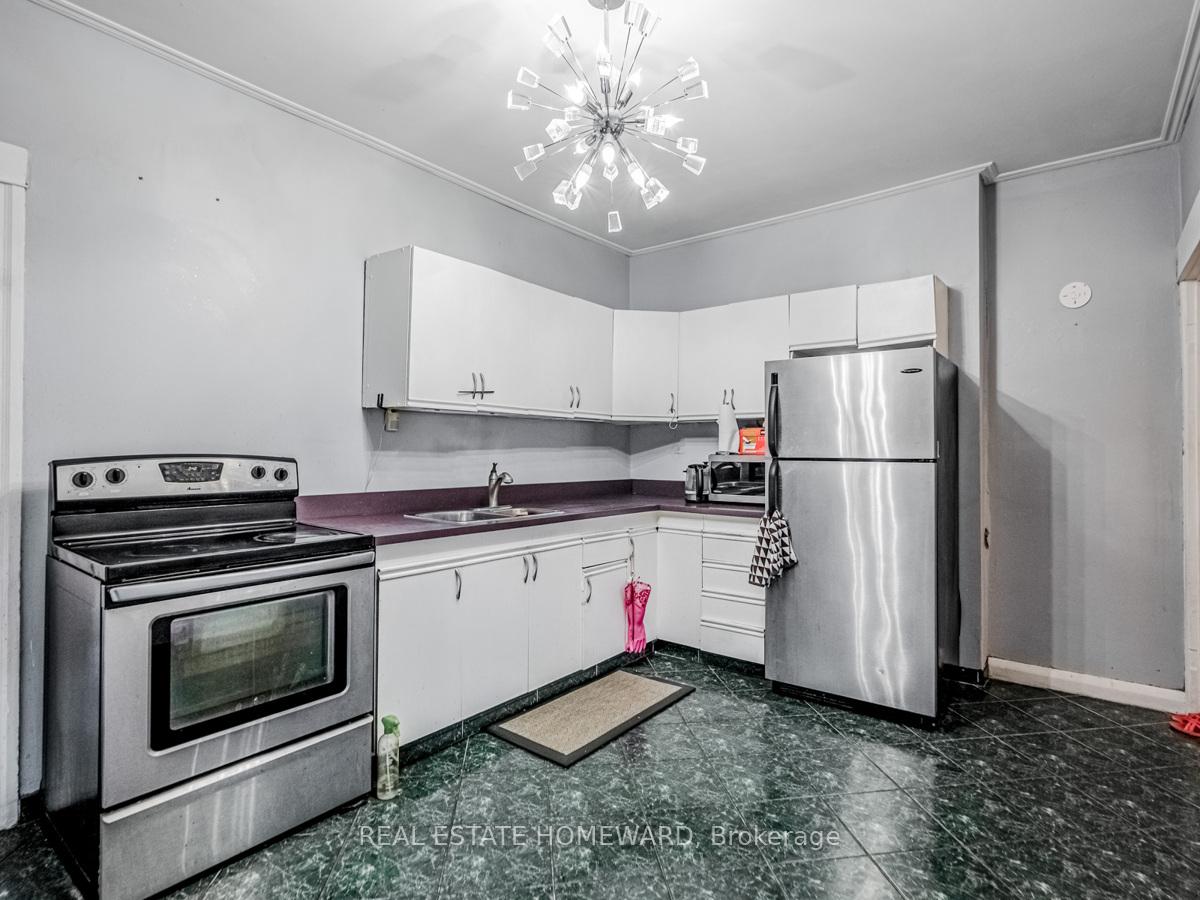 Photo 12 of 34 Fairview Avenue, Hamilton, Crown Point — HOMEH